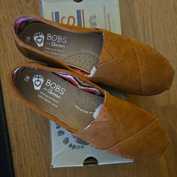 BOBS from Skechers Tan Suede Leather Slip-On Shoes Tan Stitches SZ 7 NEW IN BOX - Picture 2 of 8